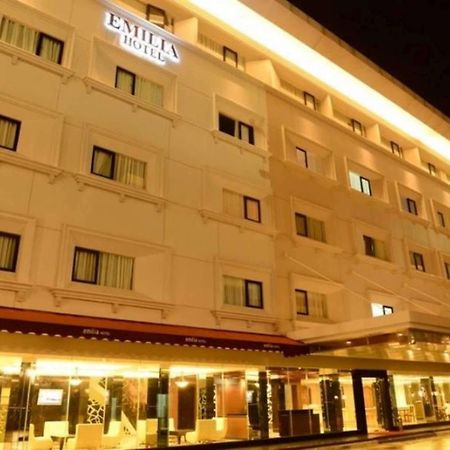 Emilia Hotel By Amazing - Palimbão Exterior foto