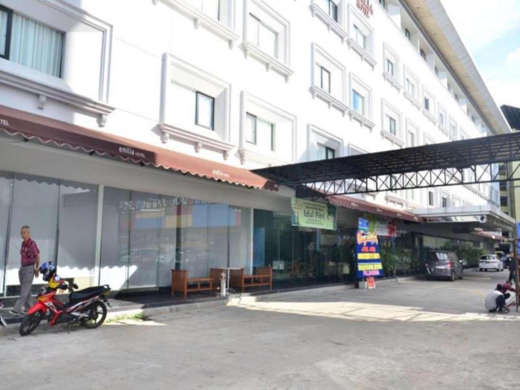 Emilia Hotel By Amazing - Palimbão Exterior foto