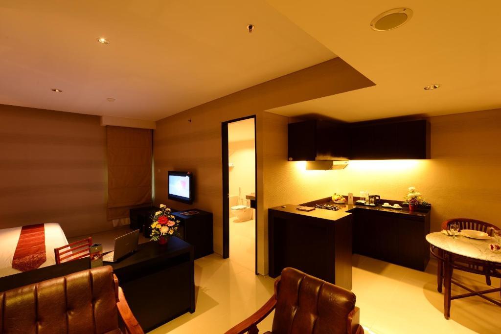 Emilia Hotel By Amazing - Palimbão Exterior foto