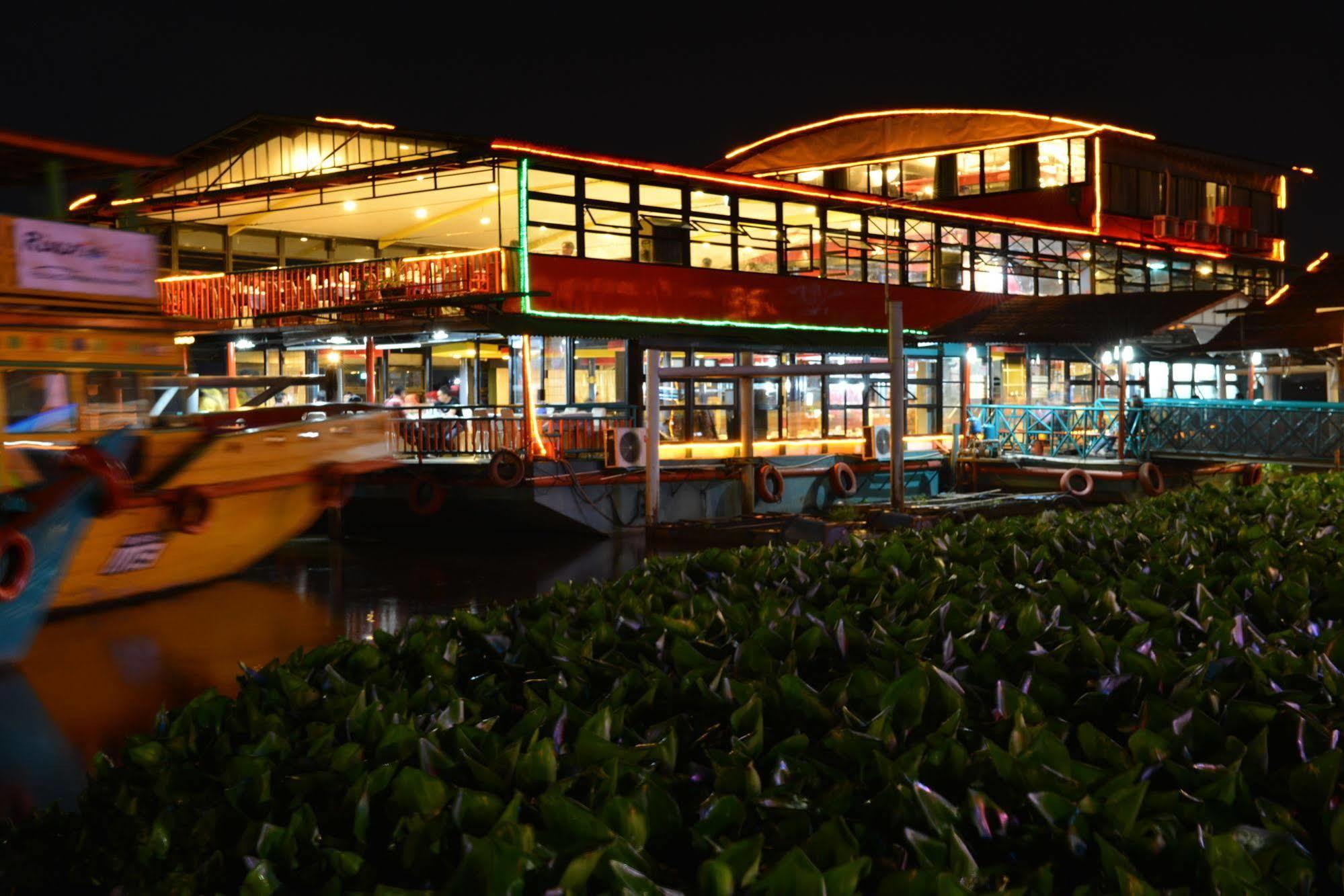 Emilia Hotel By Amazing - Palimbão Exterior foto