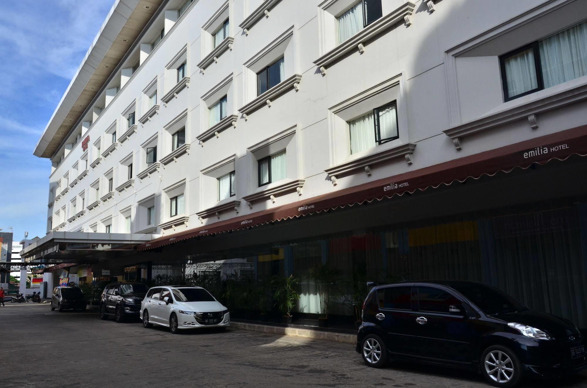 Emilia Hotel By Amazing - Palimbão Exterior foto